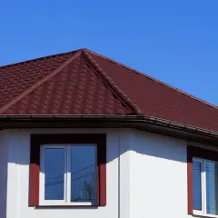 Bordowa dachówka jaka elewacja - idealne połączenia kolorystyczne i materiały