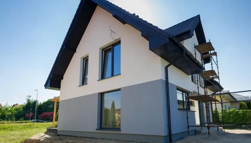 Ile kosztuje elewacja zewnętrzna domu? Sprawdź, co wpływa na ceny